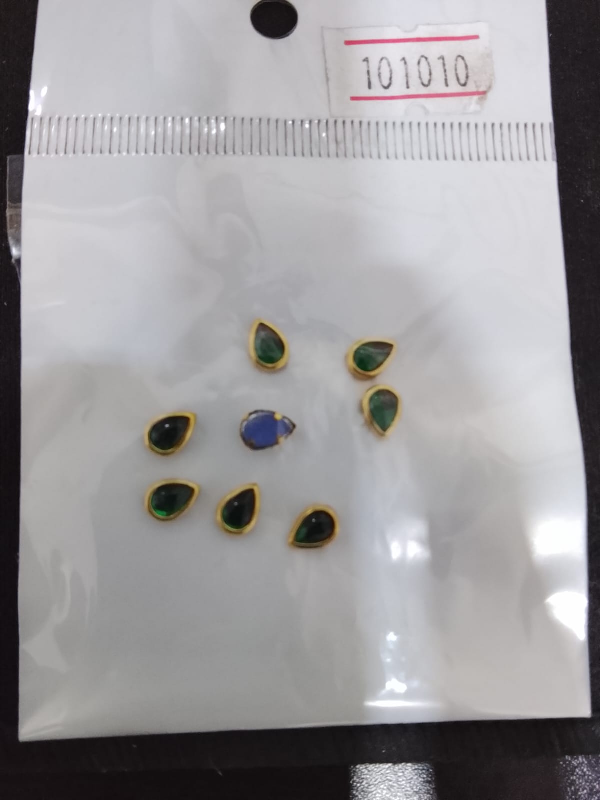Green Teardrop Crystal Nail Charms – 3D Luxury Rhinestone Nail Art Decoration